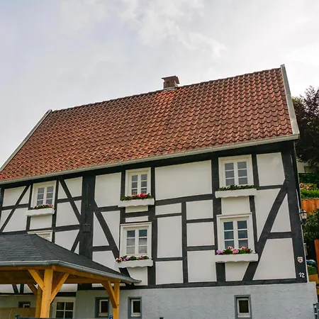 Holiday home Altes Zollhaus Der Burg Hachen Enkhausen